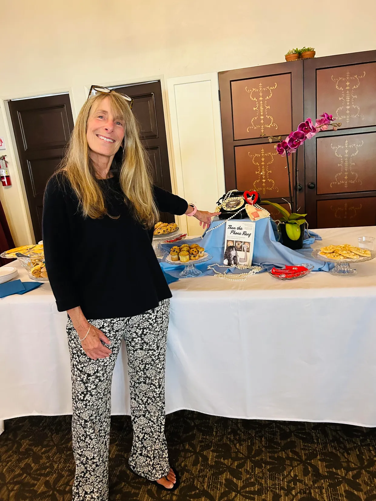 Sandy Pearl at the Santa Barbara Woman's Club signing